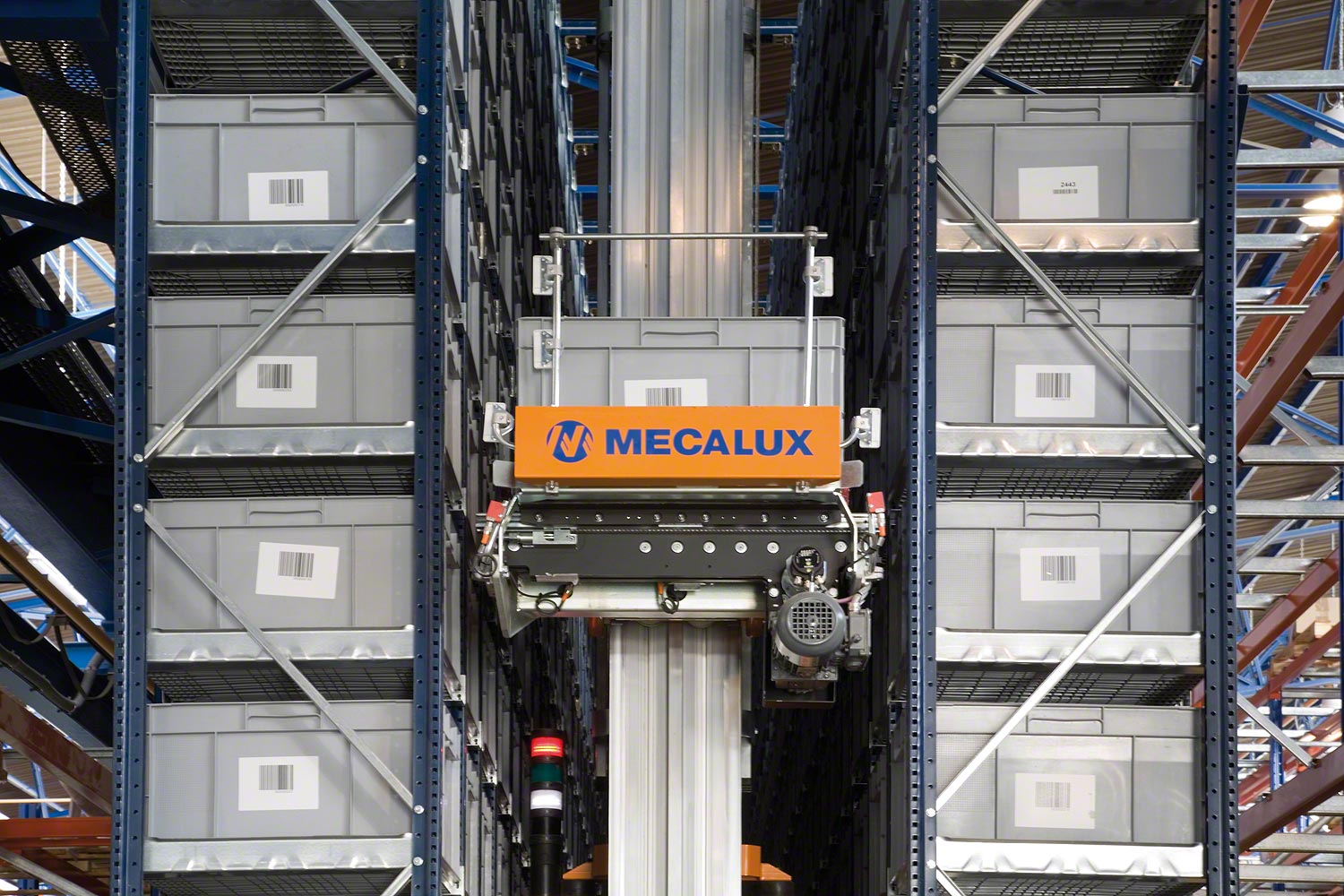 Stacker cranes for boxes
