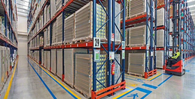 Pallet racks Pallet racks