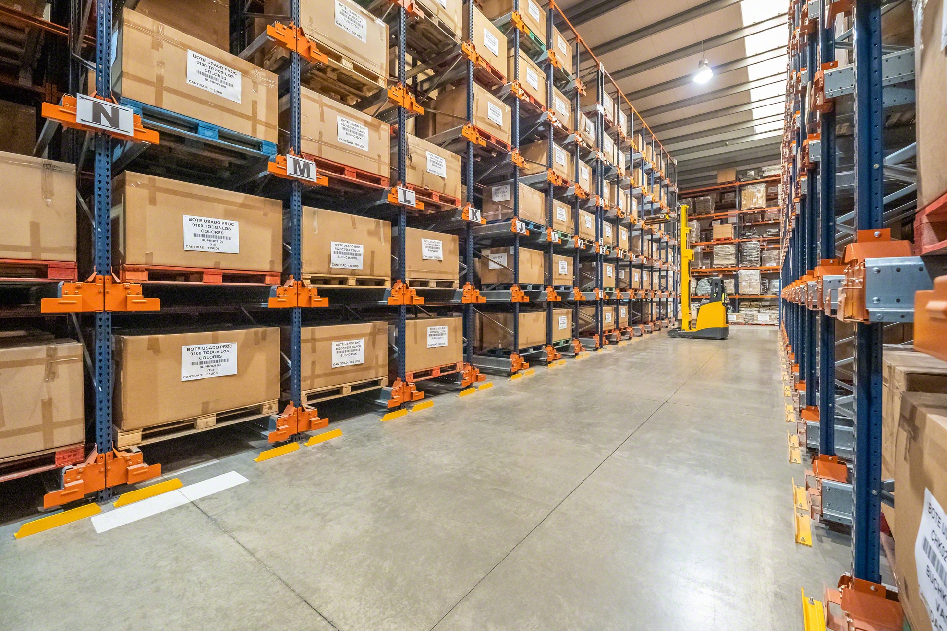 Thanks to its design, the Pallet Shuttle can be moved with irregular palletised loads