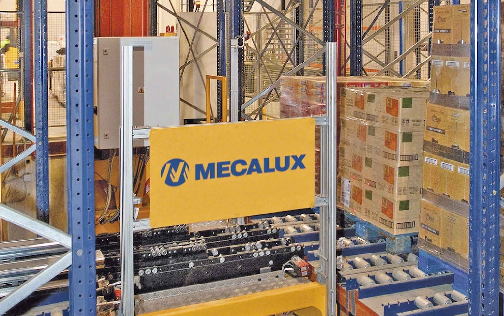 Live pallet racking with a stacker crane for EcoWipes in Poland