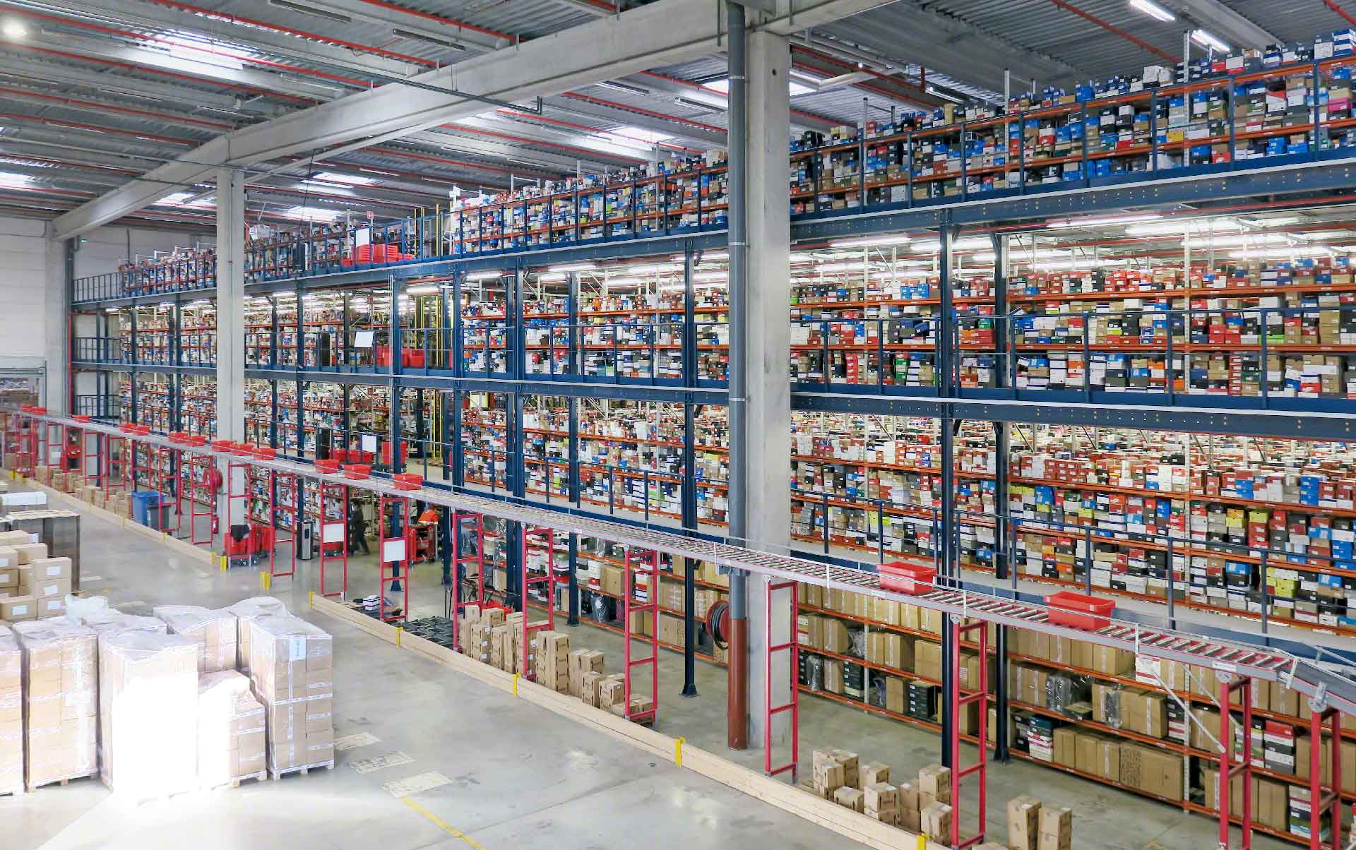 Spartoo: warehouse for online sales of shoes Spartoo: warehouse for online sales of shoes