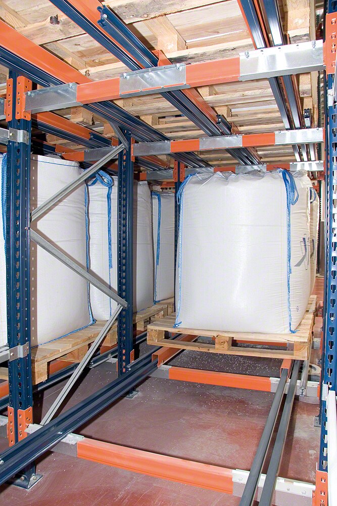 Push-back pallet racking