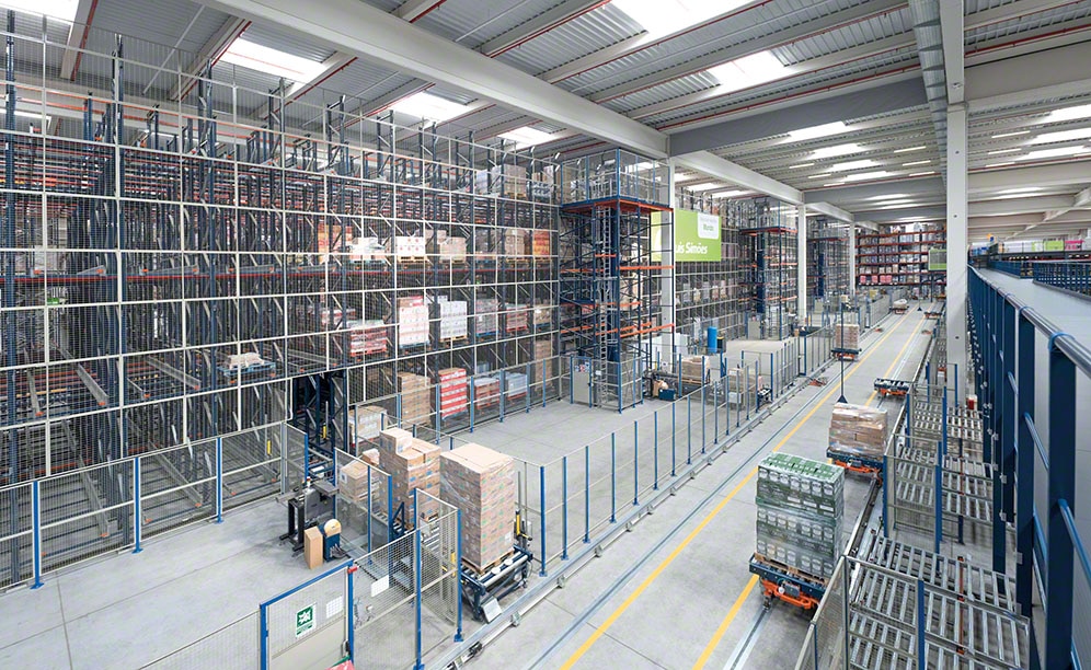 Capacity, sequencing and high availability in the Luís Simões logistics centre Capacity, sequencing and high availability in the Luís Simões logistics centre